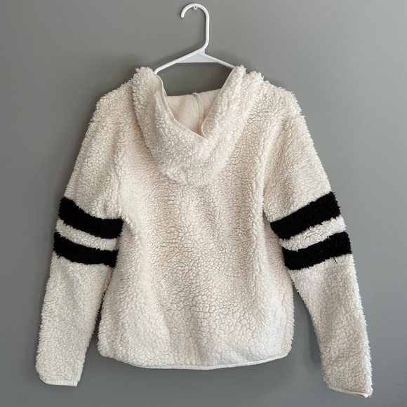 Fluffy White Sherpa - Picture 2 of 3